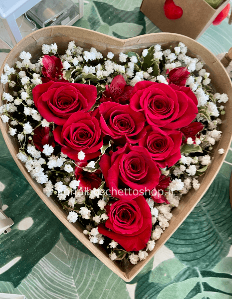 Cuore di rose colore rosso