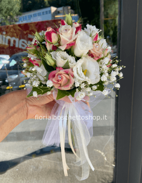 Bouquet di lisianthus e rose