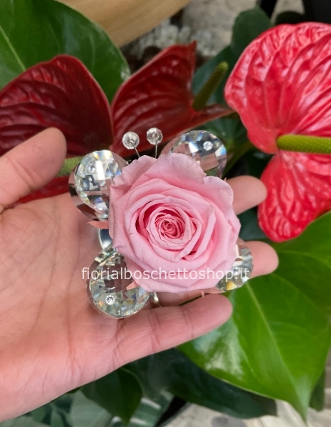Farfalla in cristallo con rosa stabilizzata